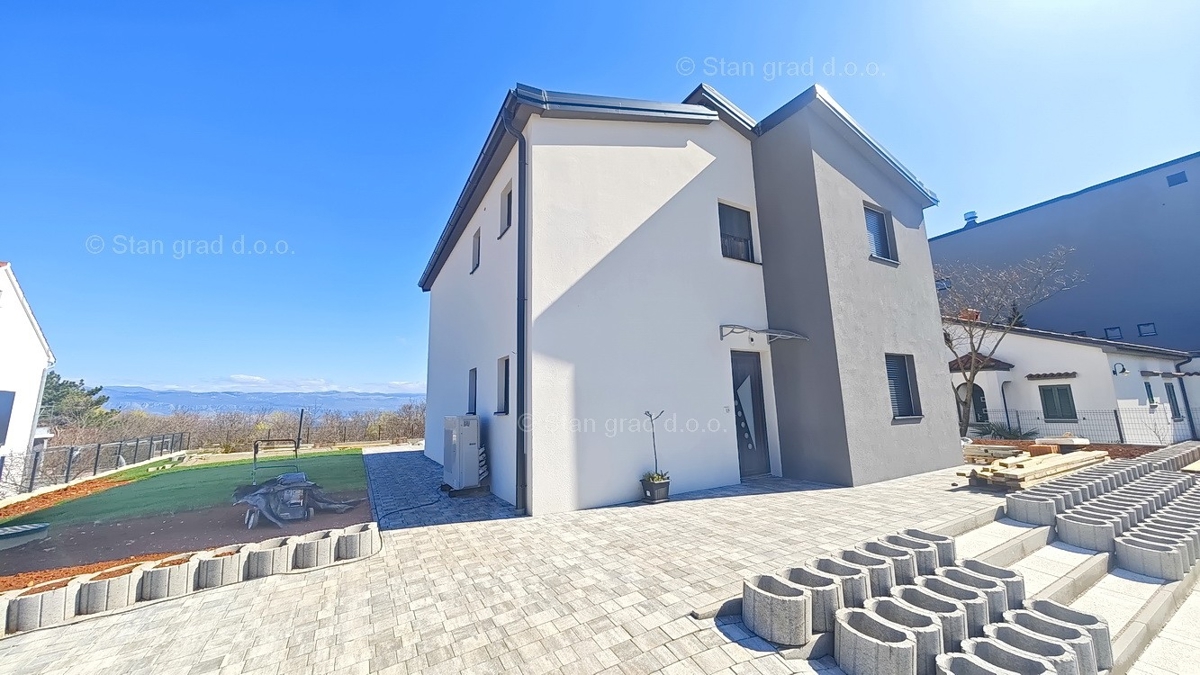 Vrbnik, casa indipendente con piscina e vista panoramica