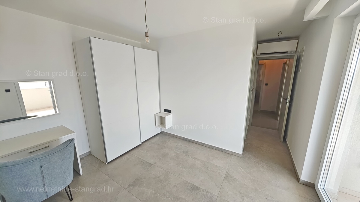 Vrbnik, okolica, luksuzna obmorska vila z bazenom na mirni lokaciji!