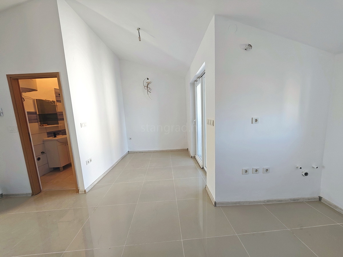 Šilo, prodamo izjemno stanovanje v drugem nadstropju na lokaciji blizu morja