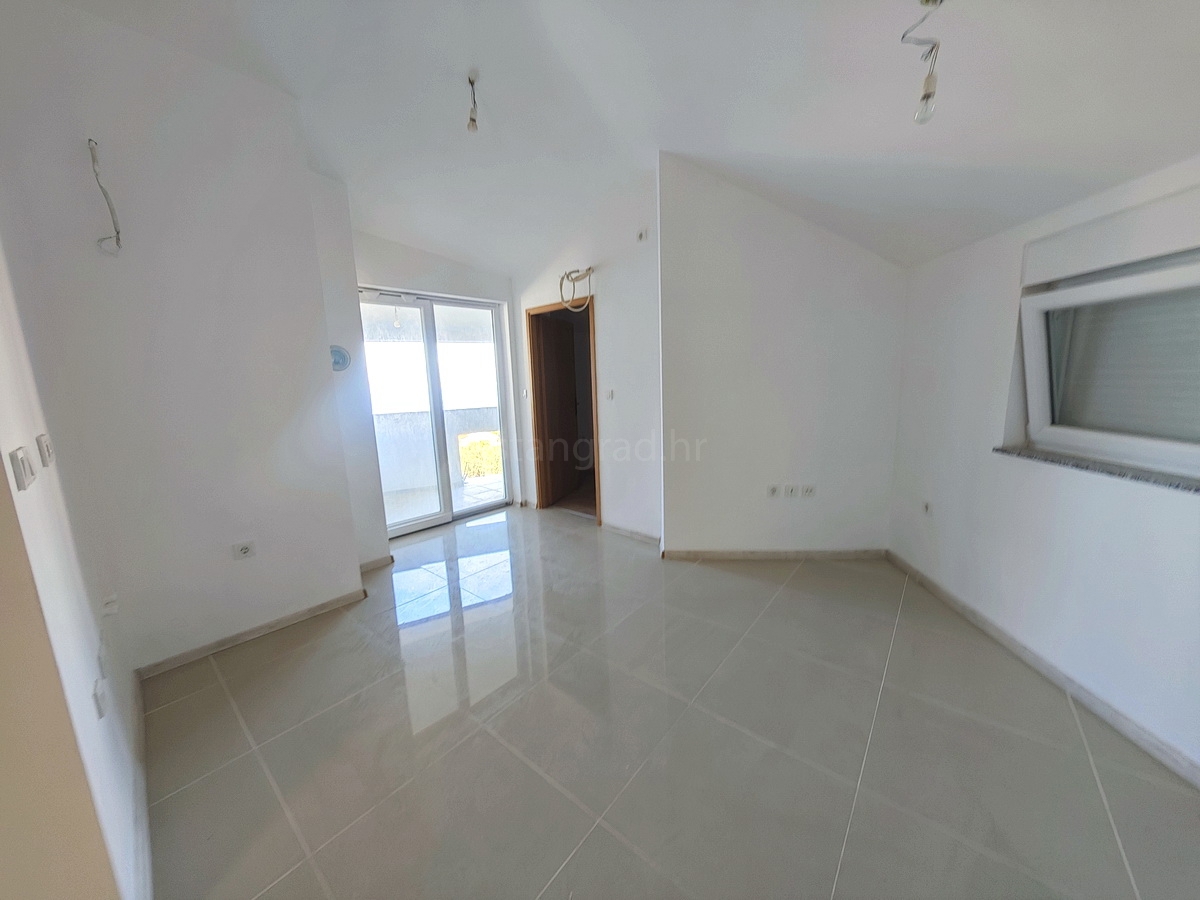 Šilo, prodamo izjemno stanovanje v drugem nadstropju na lokaciji blizu morja