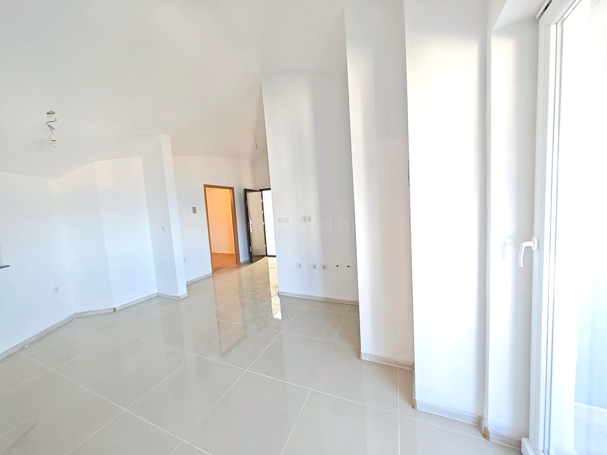 Šilo, prodamo izjemno stanovanje v drugem nadstropju na lokaciji blizu morja