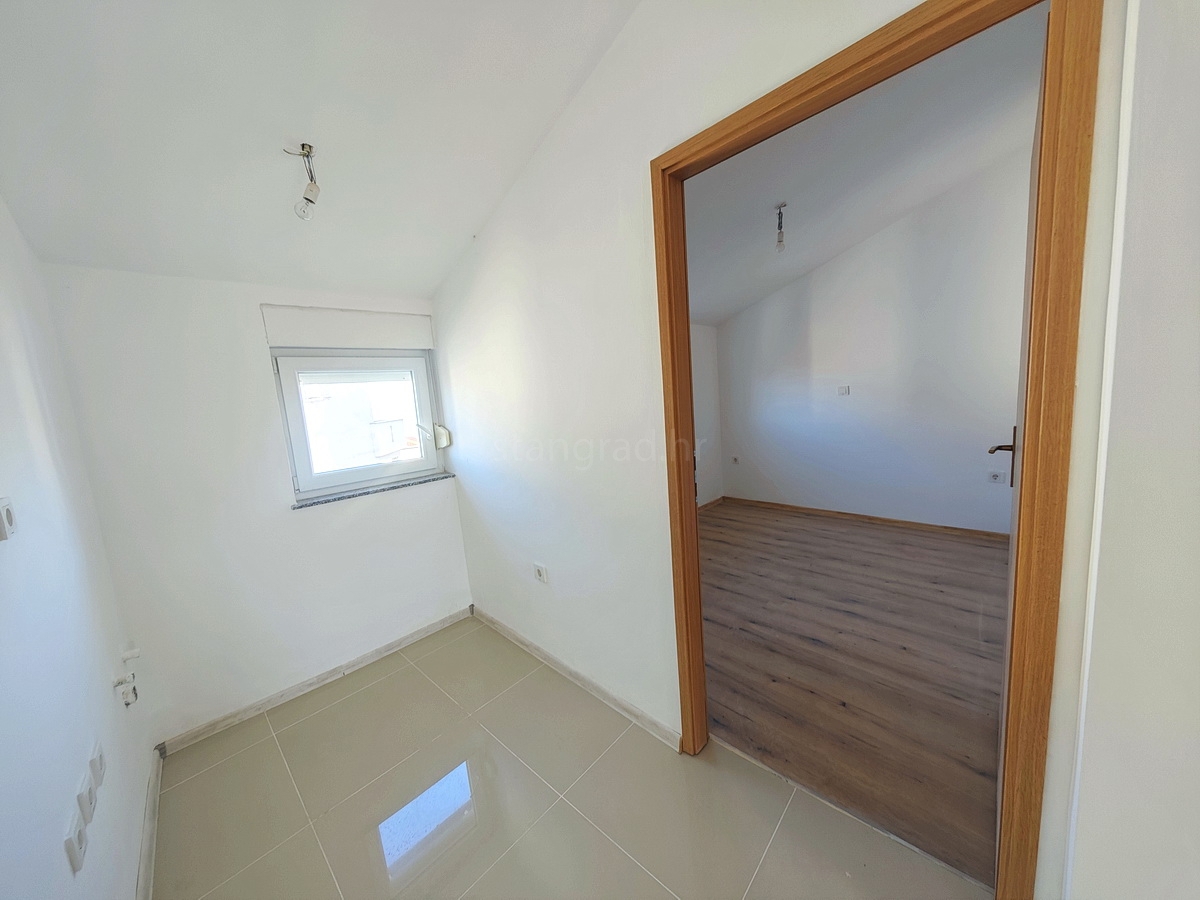 Šilo, prodamo izjemno stanovanje v drugem nadstropju na lokaciji blizu morja