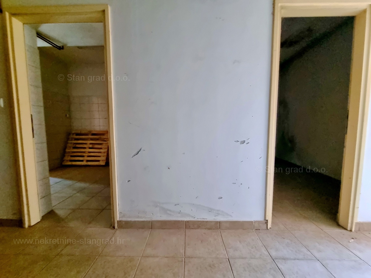 Otok Krk, Malinska, prodaja hiša s poslovnim prostorom na odlični lokaciji!