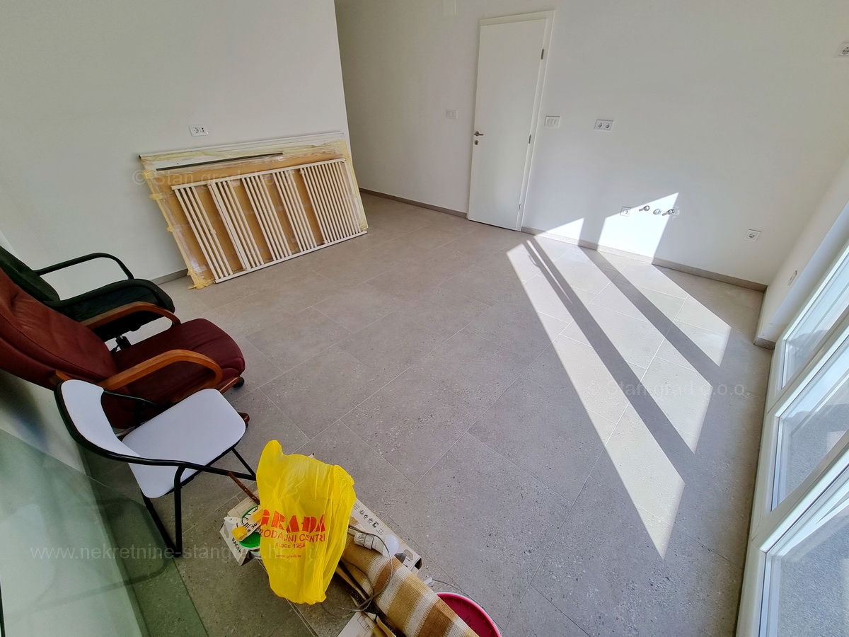 Malinska, apartma/garaža v pritličju s teraso, prodamo!