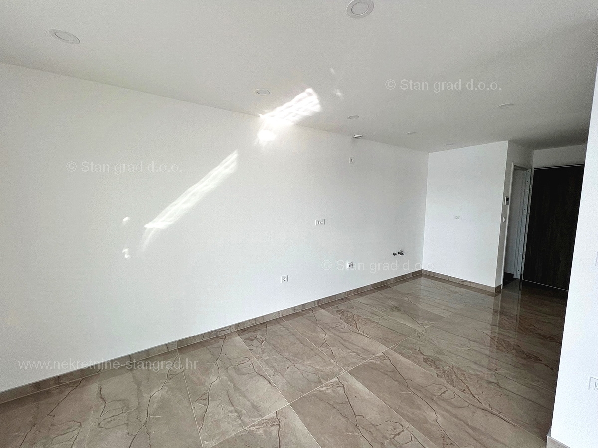 Crikvenica, nov apartma v pritličju s pogledom na morje!