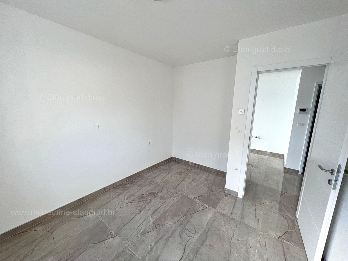 Crikvenica, nov apartma v pritličju s pogledom na morje!
