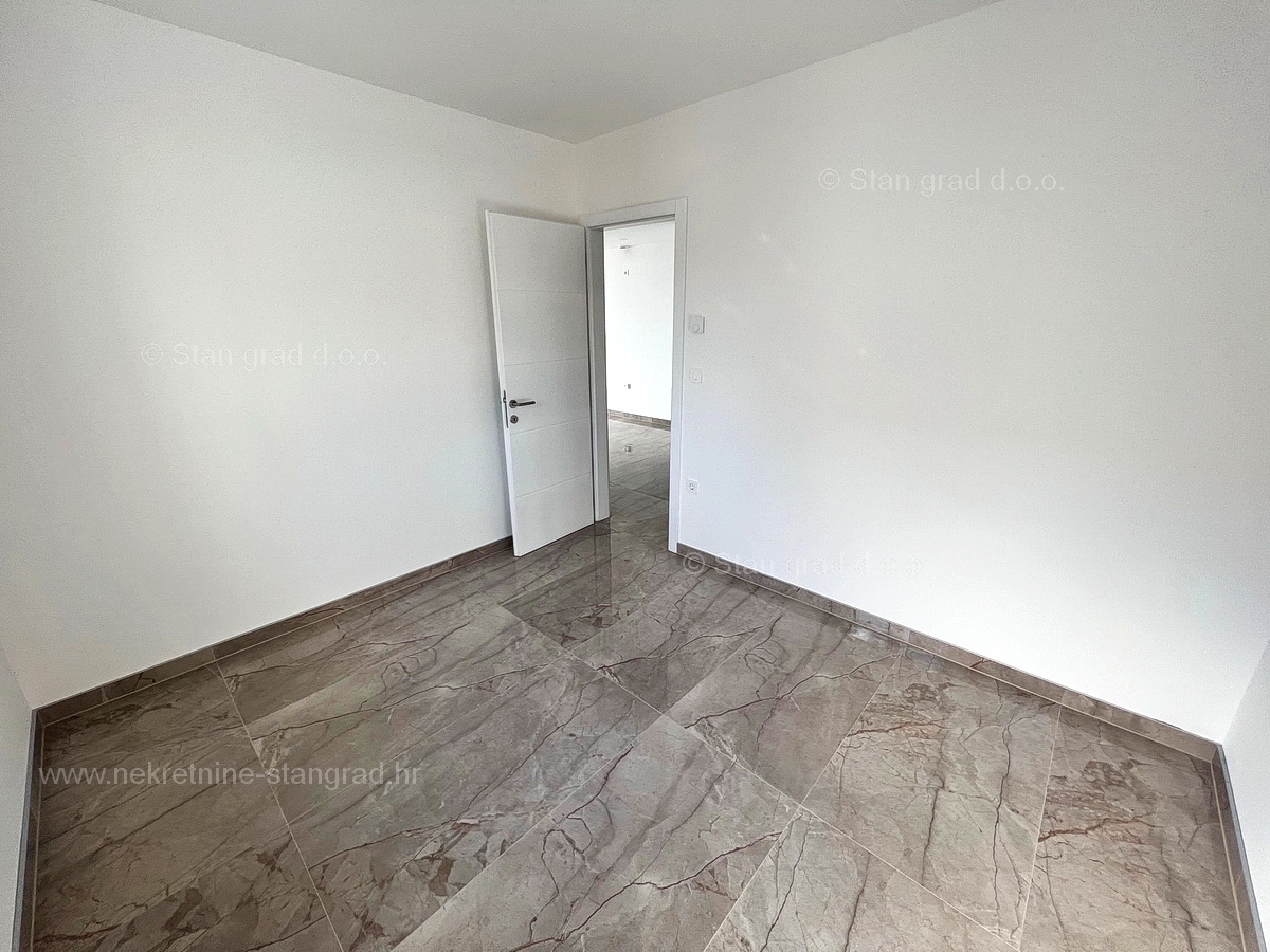 Crikvenica, nov apartma v pritličju s pogledom na morje!
