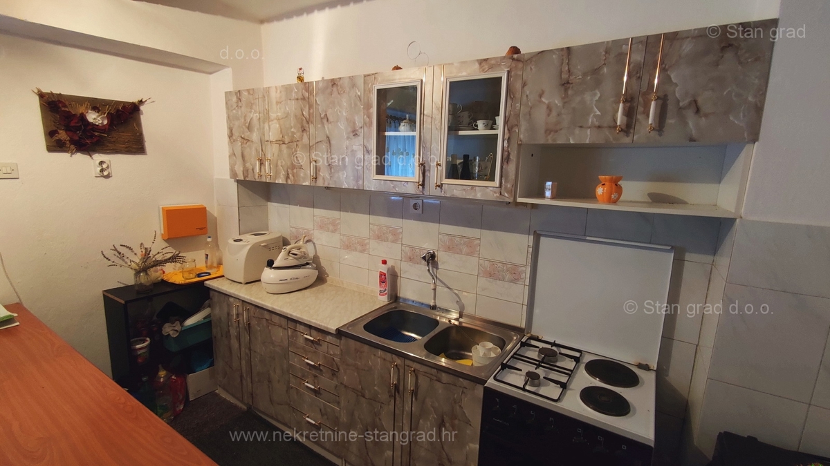 Dobrinj, center, avtohtona kamena kuća s pogledom na more!