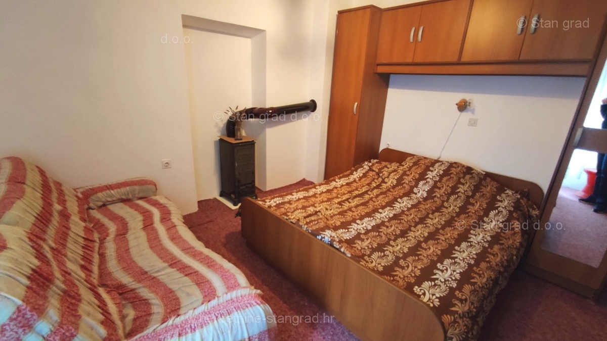 Dobrinj, center, avtohtona kamena kuća s pogledom na more!