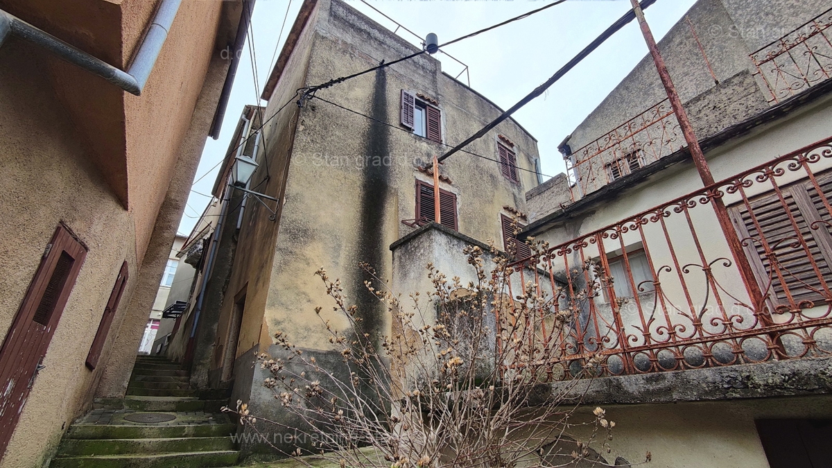 Dobrinj, center, avtohtona kamena kuća s pogledom na more!