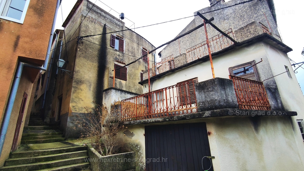 Dobrinj, center, avtohtona kamena kuća s pogledom na more!