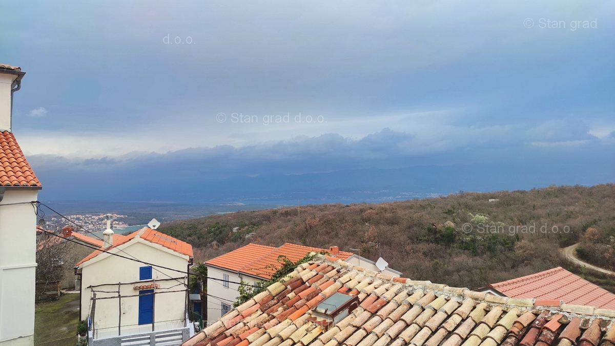 Dobrinj, center, avtohtona kamena kuća s pogledom na more!