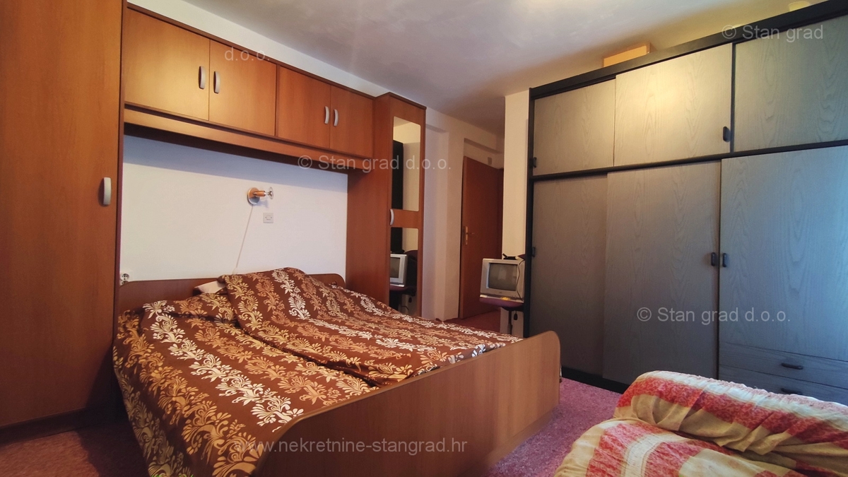 Dobrinj, center, avtohtona kamena kuća s pogledom na more!