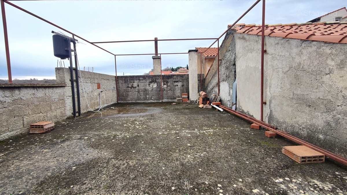 Dobrinj, center, avtohtona kamena kuća s pogledom na more!
