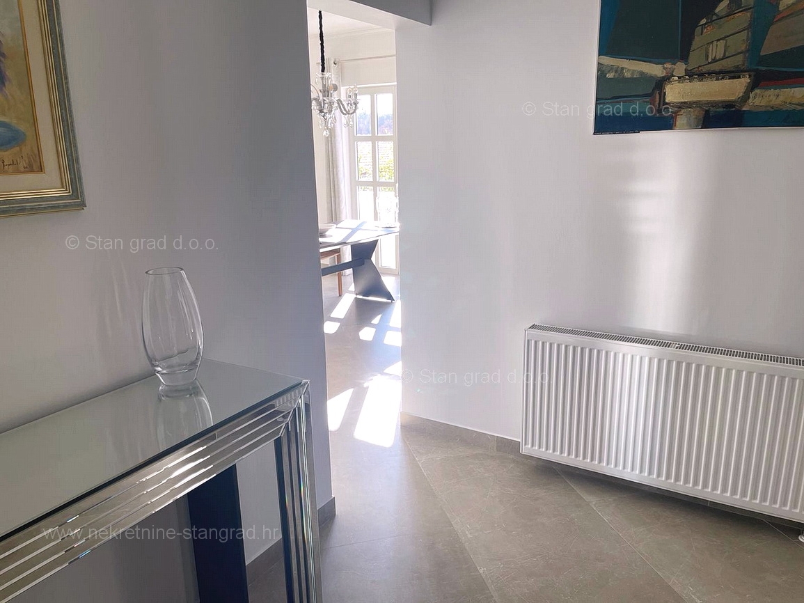 Malinska, apartmajska hiša z 9 apartmaji in bazenom, blizu morja!