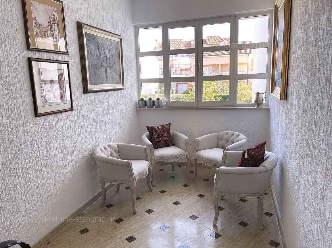 Malinska, apartmajska hiša z 9 apartmaji in bazenom, blizu morja!