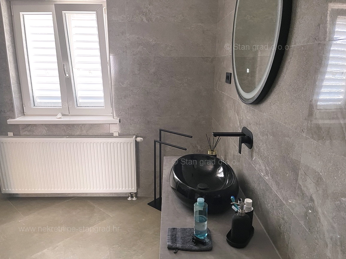 Malinska, apartmajska hiša z 9 apartmaji in bazenom, blizu morja!