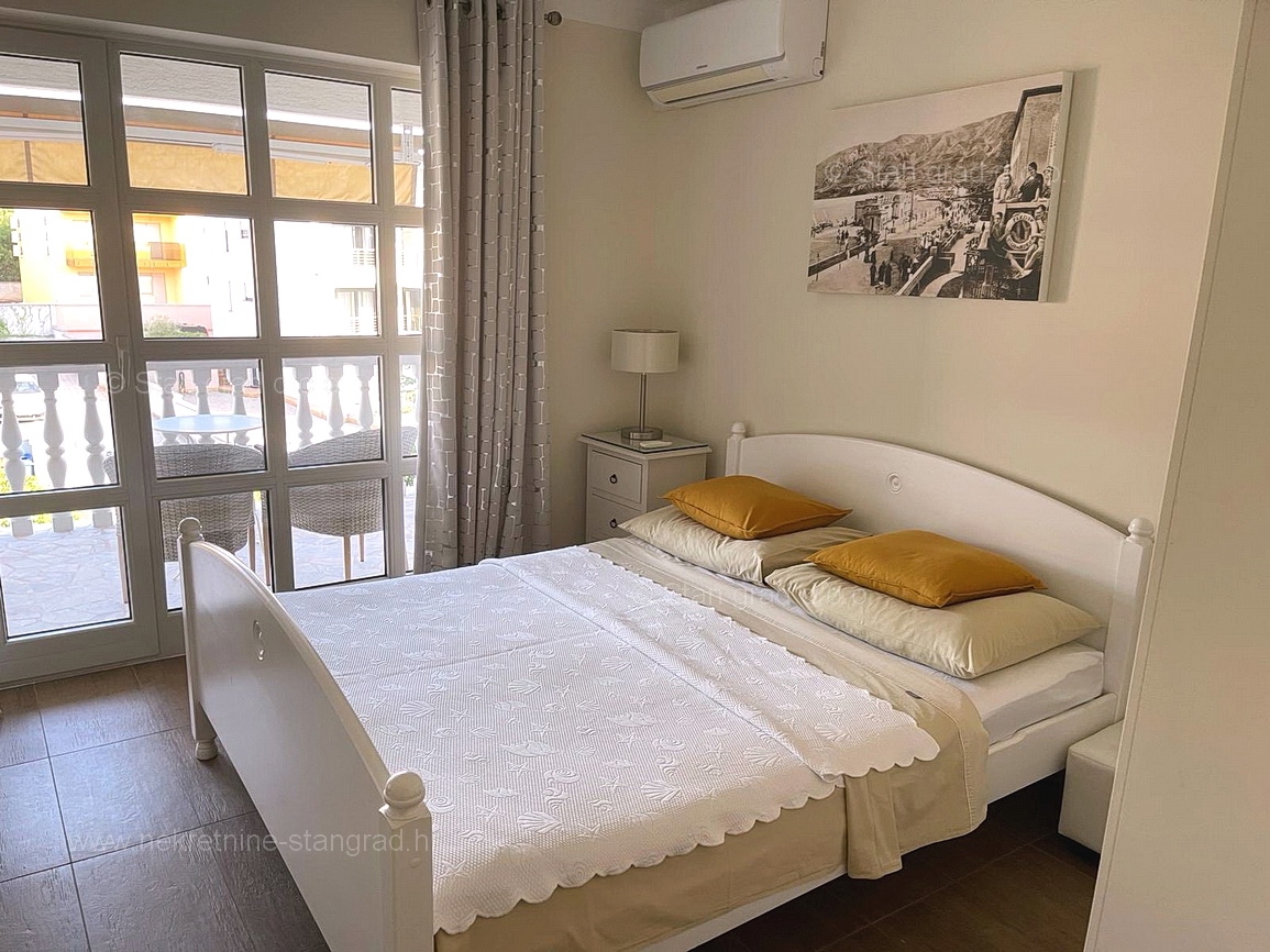 Malinska, apartmajska hiša z 9 apartmaji in bazenom, blizu morja!
