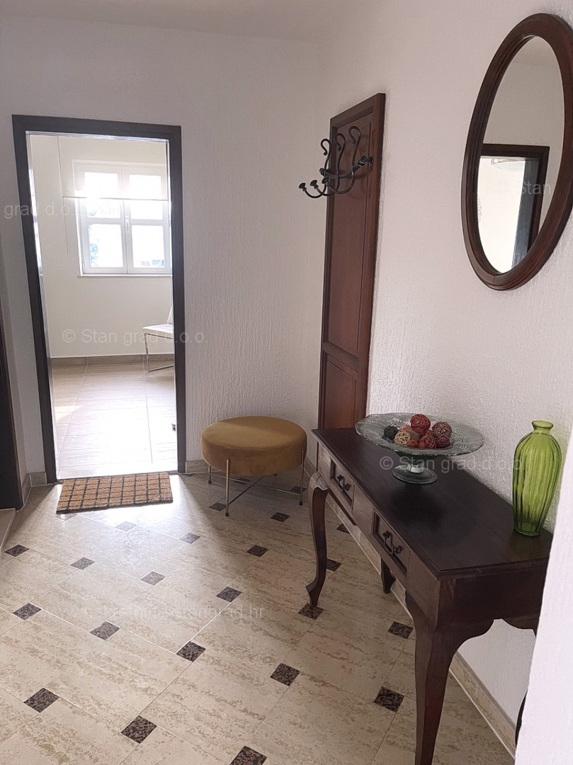 Malinska, apartmajska hiša z 9 apartmaji in bazenom, blizu morja!
