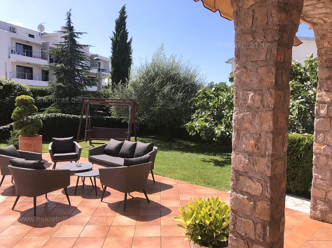 Malinska, apartmajska hiša z 9 apartmaji in bazenom, blizu morja!