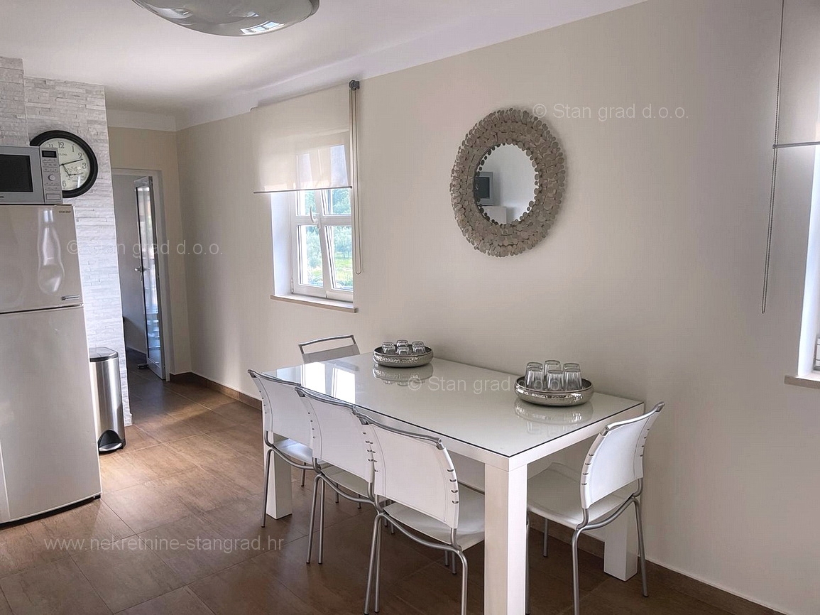 Malinska, apartmajska hiša z 9 apartmaji in bazenom, blizu morja!