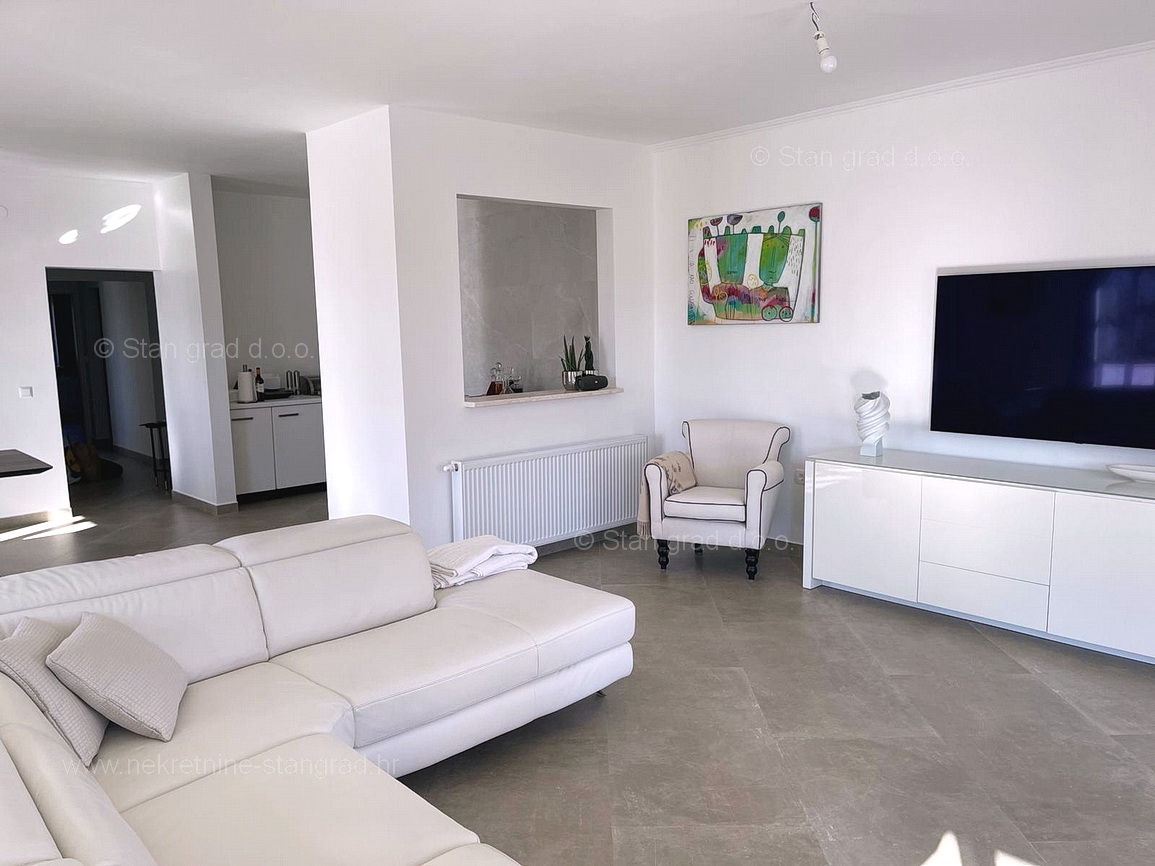 Malinska, apartmajska hiša z 9 apartmaji in bazenom, blizu morja!