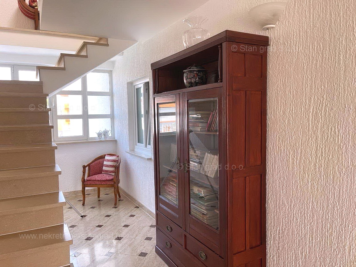 Malinska, apartmajska hiša z 9 apartmaji in bazenom, blizu morja!