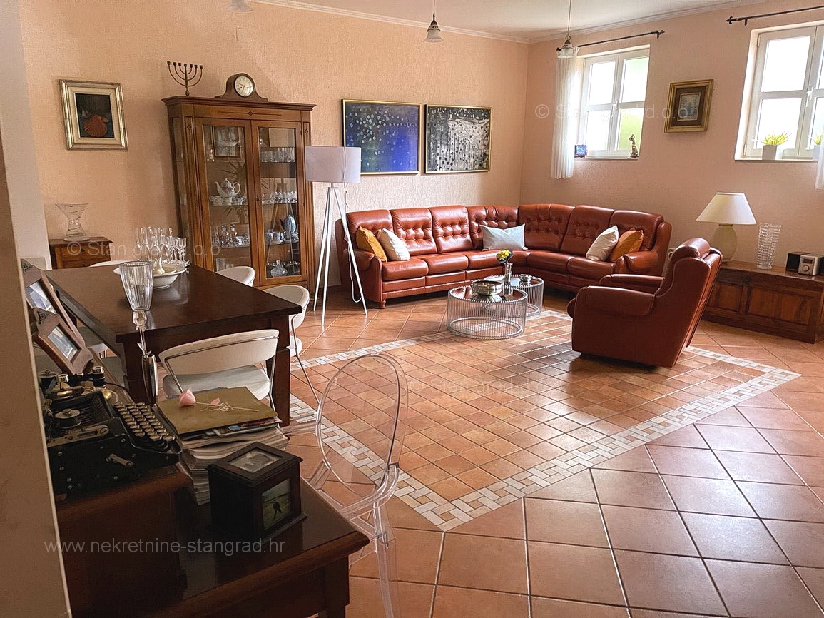 Malinska, apartmajska hiša z 9 apartmaji in bazenom, blizu morja!