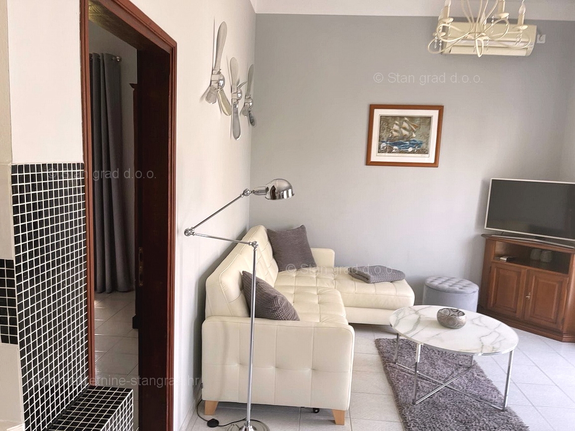 Malinska, apartmajska hiša z 9 apartmaji in bazenom, blizu morja!