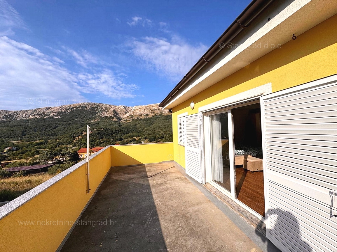 Baška, hiša s prostornim vrtom na mirni lokaciji!