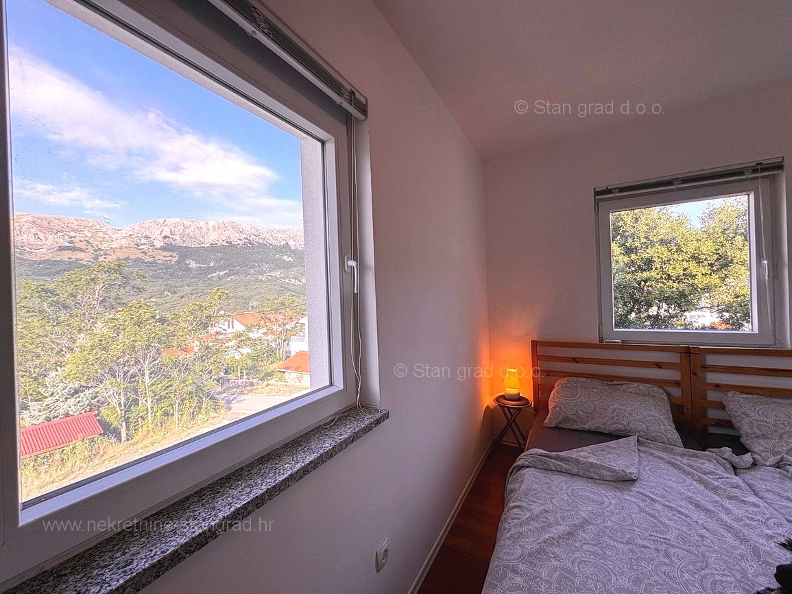 Baška, hiša s prostornim vrtom na mirni lokaciji!