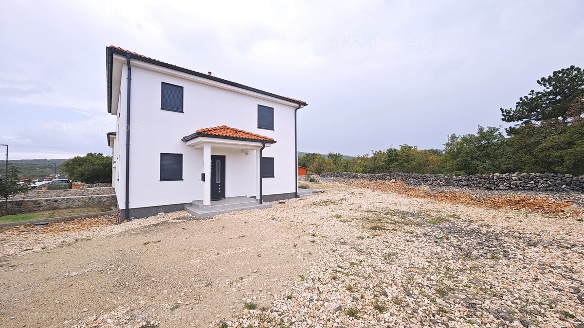 Vrbnik, nizkoenergijska hiša s prostornim vrtom!
