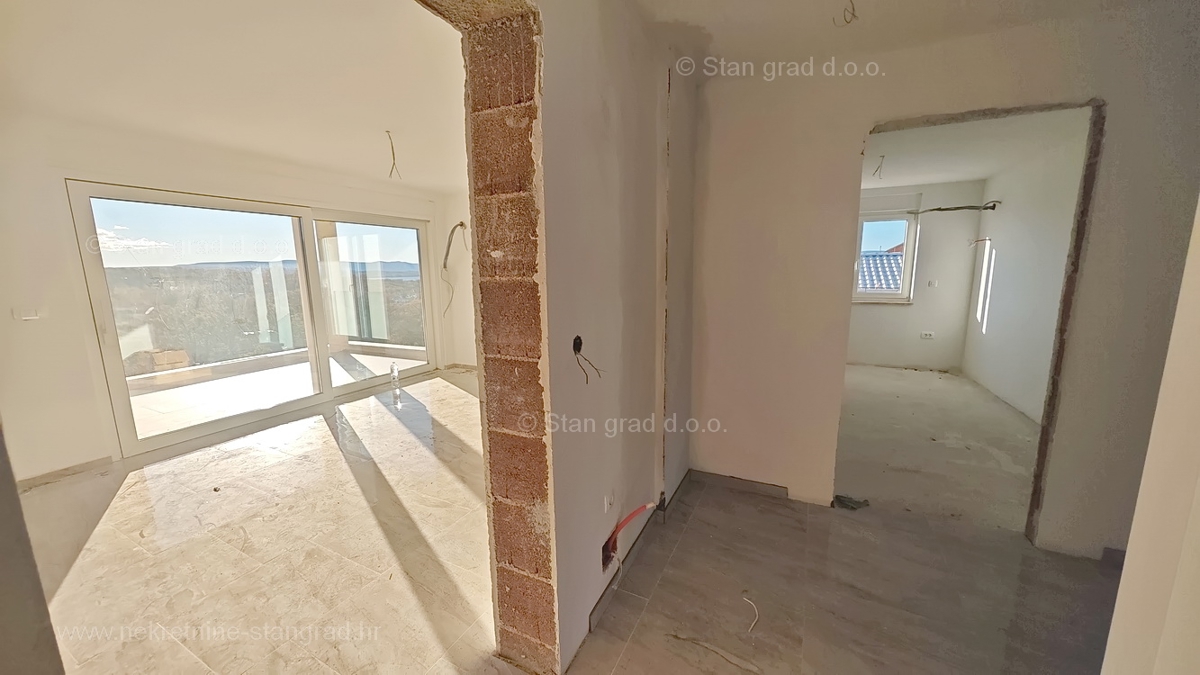 Njivice, dvosobni apartma s pogledom na morje!