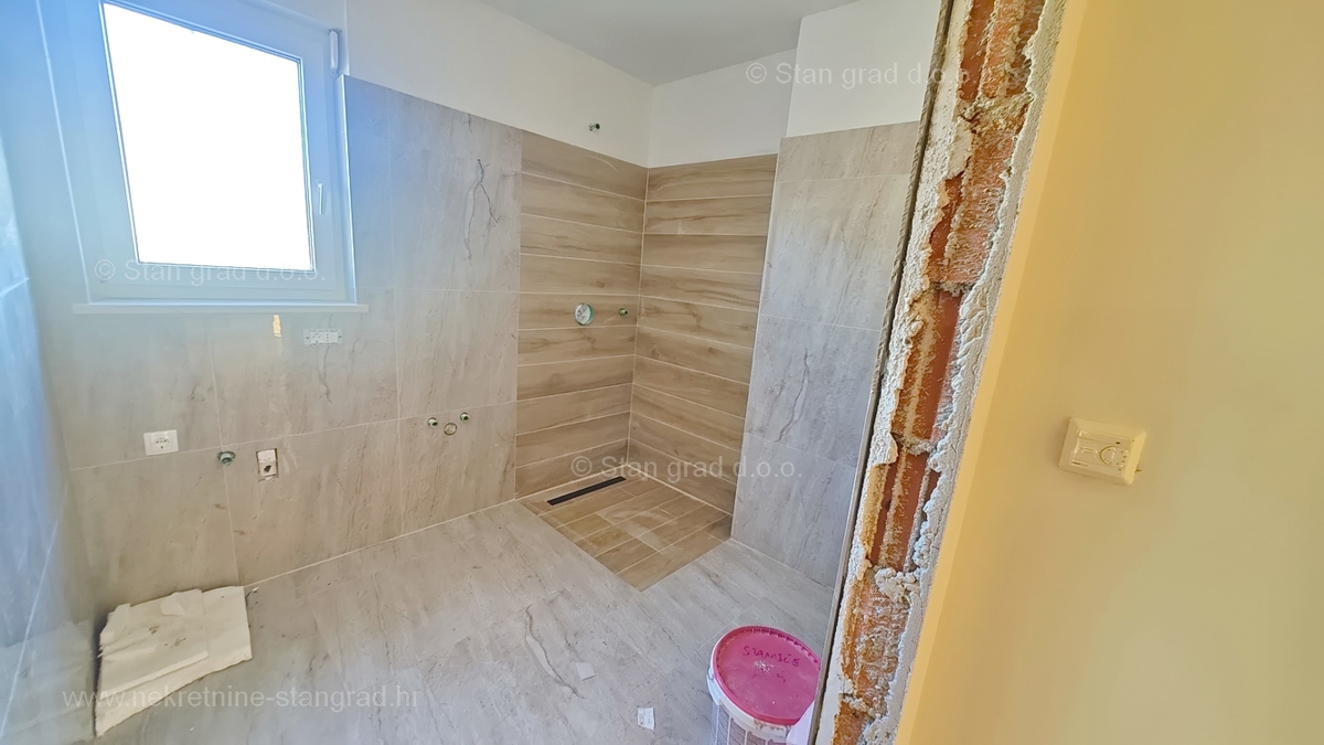 Njivice, dvosobni apartma s pogledom na morje!