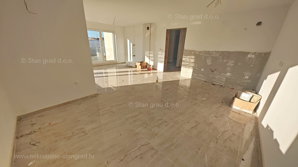 Njivice, dvosobni apartma s pogledom na morje!
