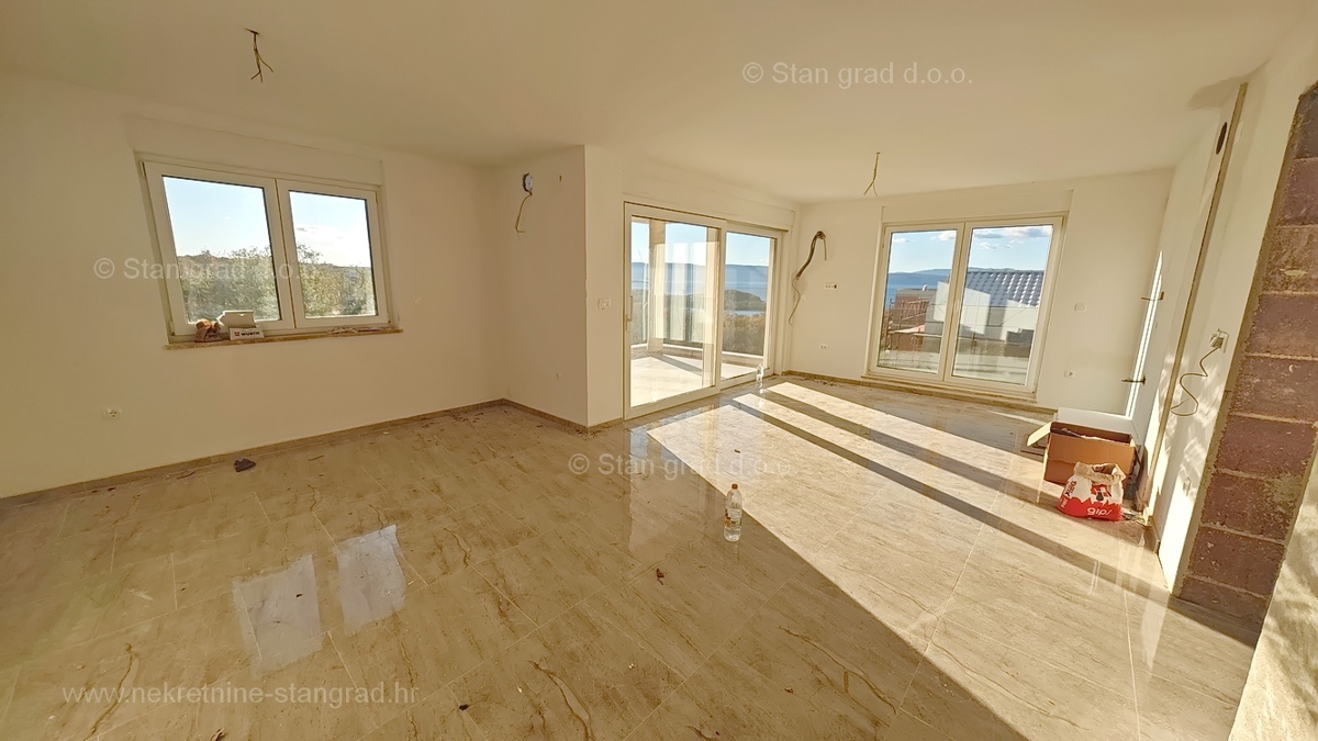 Njivice, dvosobni apartma s pogledom na morje!