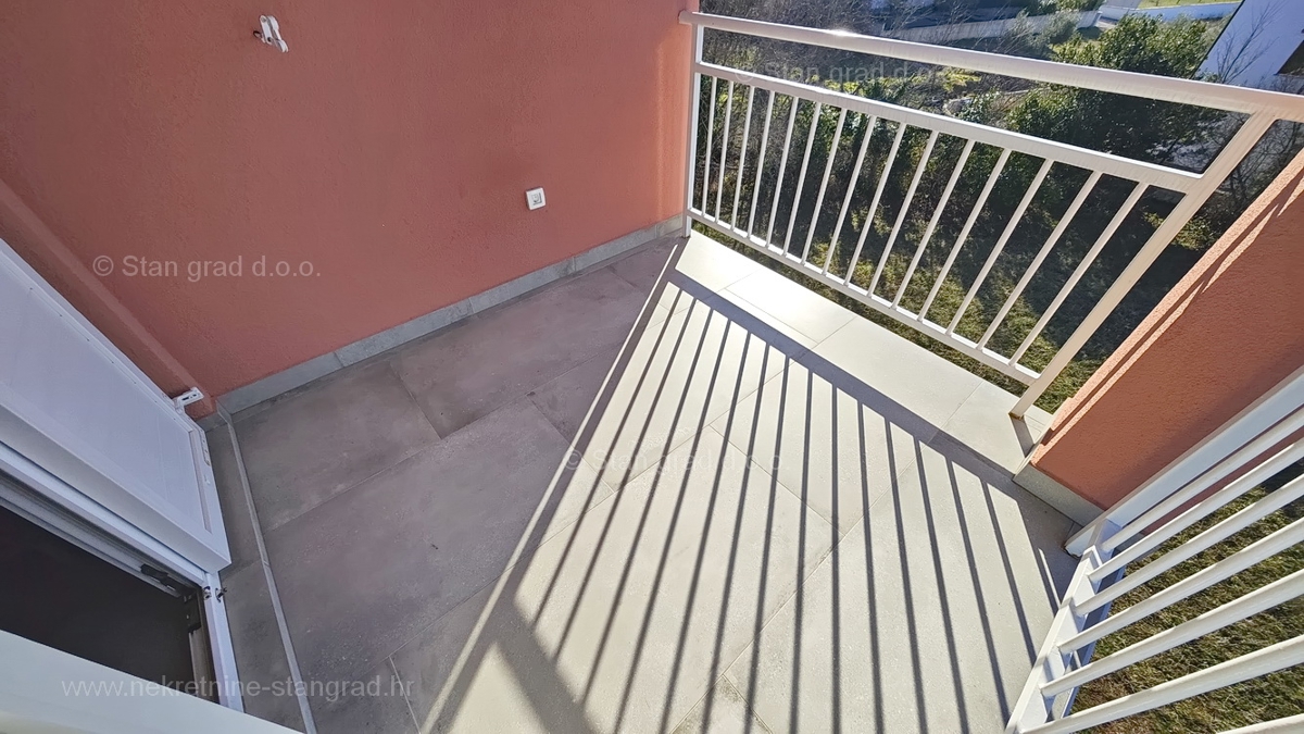 Malinska, opremljen trisobni apartma s pogledom na morje!