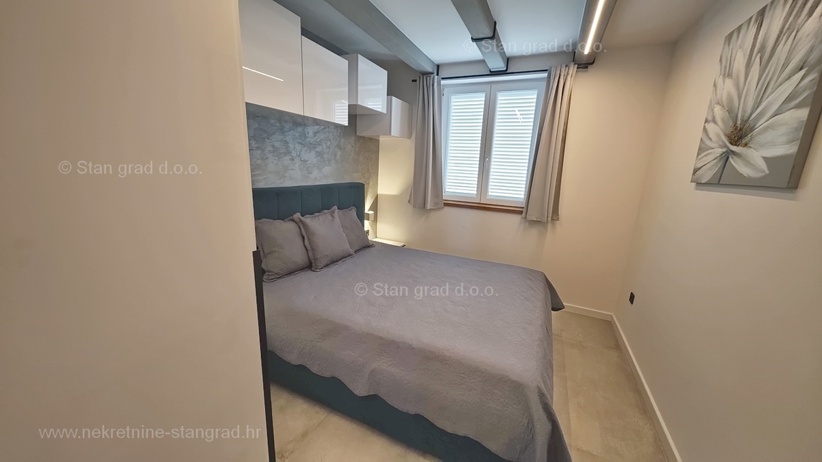 Malinska, opremljen trisobni apartma s pogledom na morje!