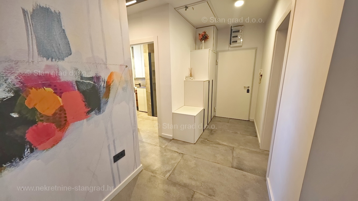 Malinska, opremljen trisobni apartma s pogledom na morje!