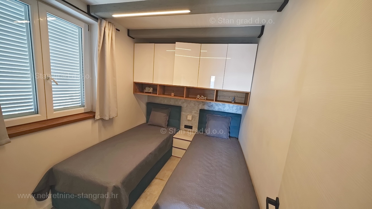 Malinska, opremljen trisobni apartma s pogledom na morje!