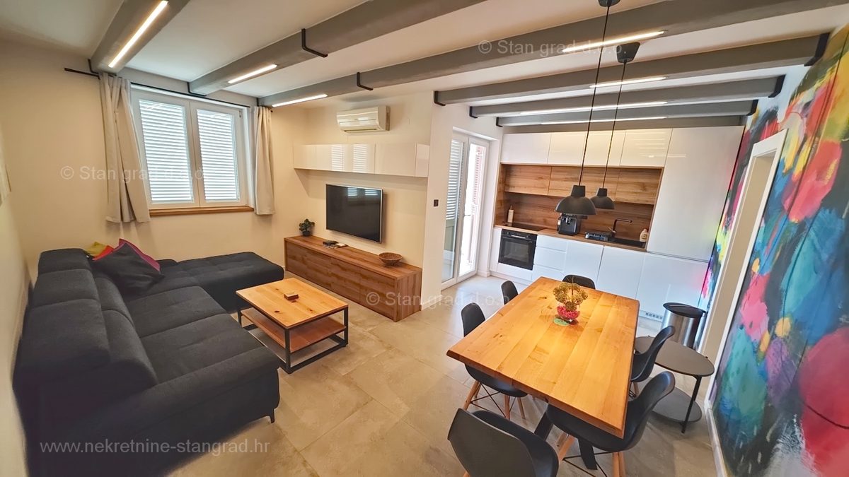 Malinska, opremljen trisobni apartma s pogledom na morje!