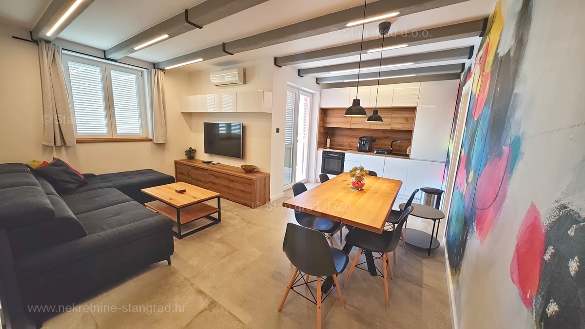 Malinska, opremljen trisobni apartma s pogledom na morje!