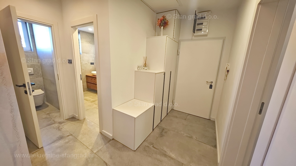 Malinska, opremljen trisobni apartma s pogledom na morje!