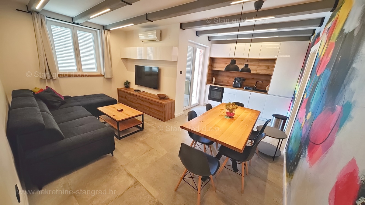 Malinska, opremljen trisobni apartma s pogledom na morje!
