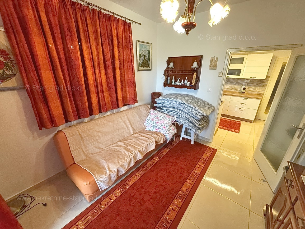 Malinska, opremljena hiša s 5 apartmaji v neposredni bližini morja!