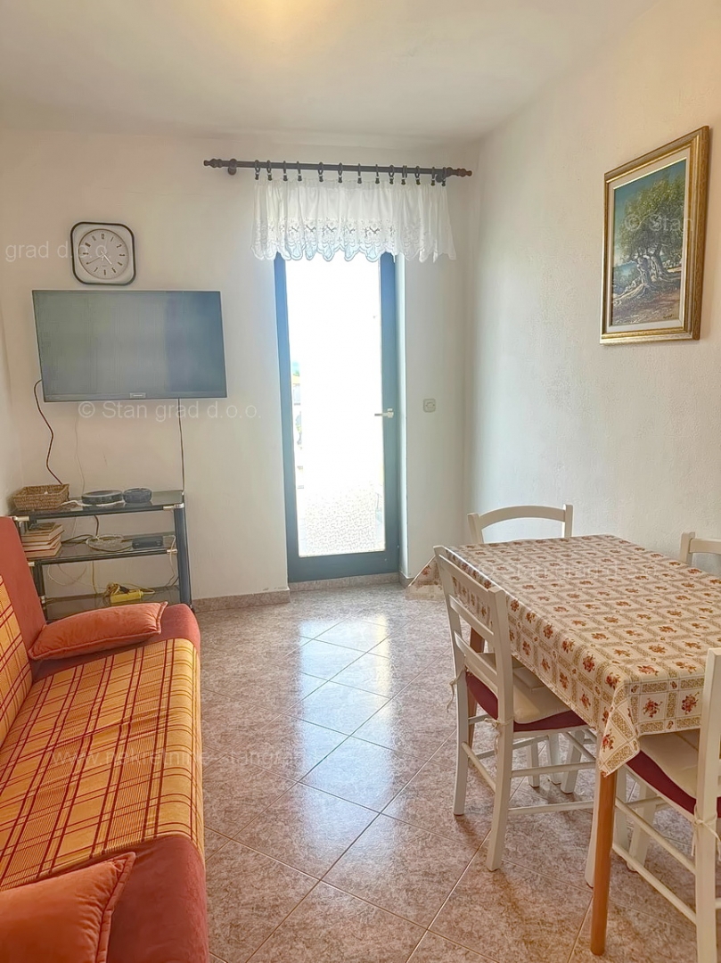 Malinska, opremljena hiša s 5 apartmaji v neposredni bližini morja!