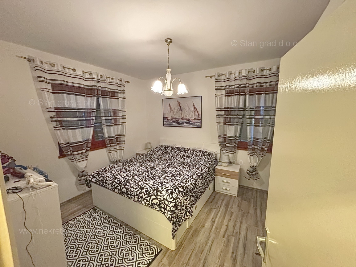 Malinska, opremljena hiša s 5 apartmaji v neposredni bližini morja!