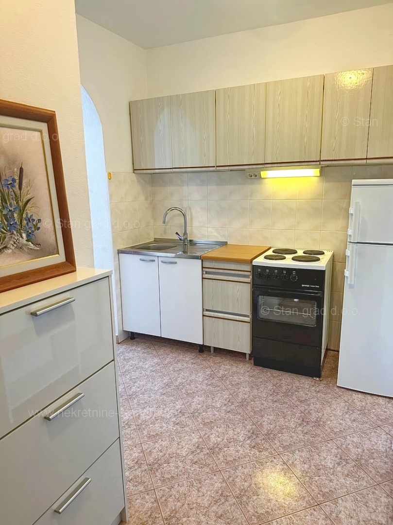 Malinska, opremljena hiša s 5 apartmaji v neposredni bližini morja!