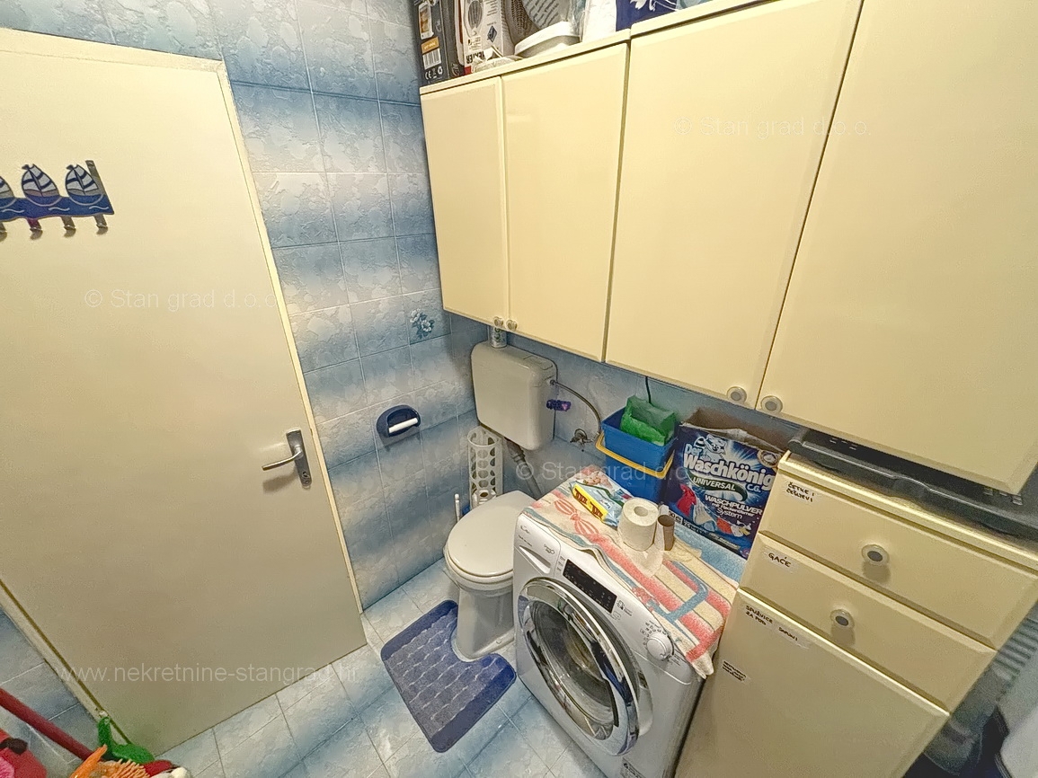Malinska, opremljena hiša s 5 apartmaji v neposredni bližini morja!