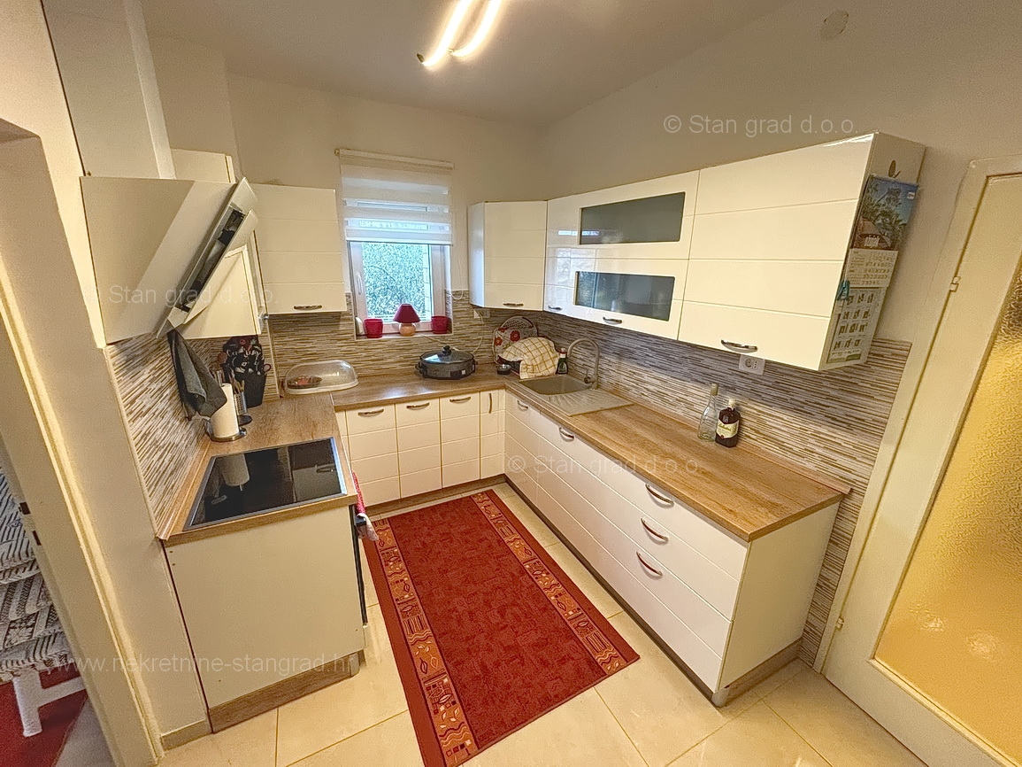 Malinska, opremljena hiša s 5 apartmaji v neposredni bližini morja!
